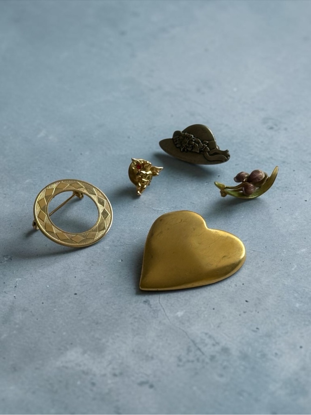 🫶🏻 Victoria’s Secret Gold Heart, Birds & Blooms 2095 & Other Vintage Brooch Set